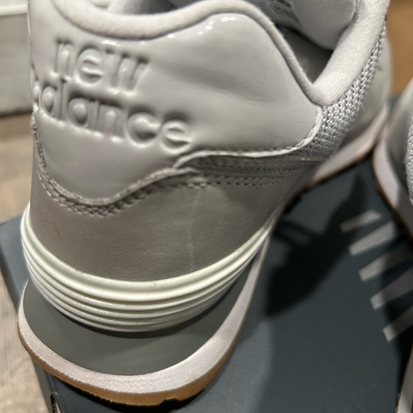 WMNS NEW BALANCE
574 LIFESTYLE METALLIC LEATHER SNEAKERS WOMAN GREY - Picture 10 of 14